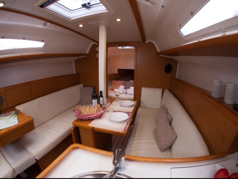 Sailboat hire in Kallithea - Jeanneau Jeanneau Sun Odyssey 33i