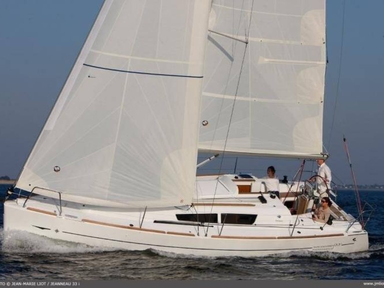 Jeanneau Jeanneau Sun Odyssey 33i charter bareboat or skippered in  Kallithea
