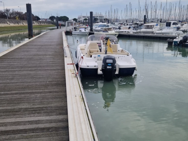 Motorboat hire in La Rochelle - Jeanneau Cap Camarat 6.35