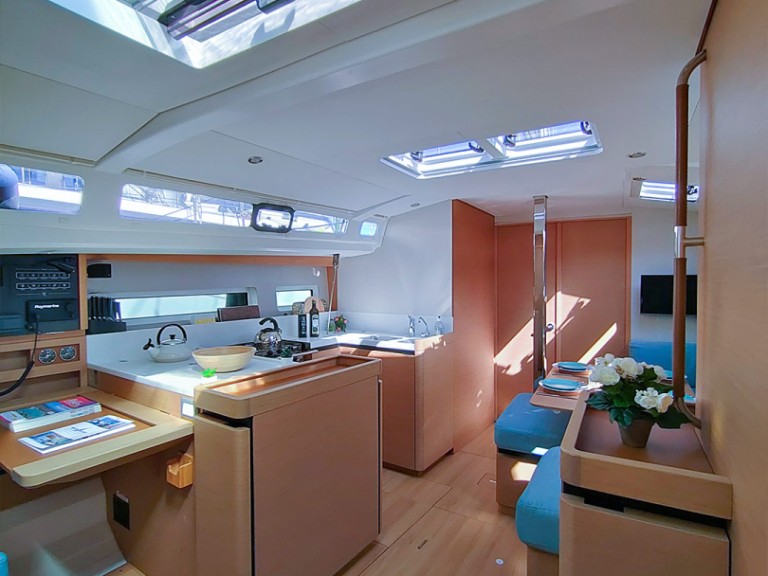 Yacht charter Port Grimaud - Jeanneau Sun Odyssey 440 on SamBoat