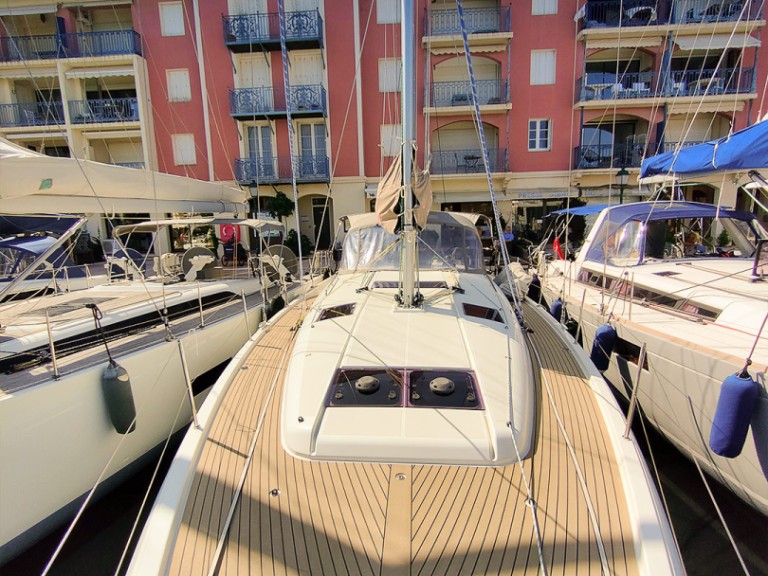 Hire a Jeanneau Sun Odyssey 440 Port Grimaud
