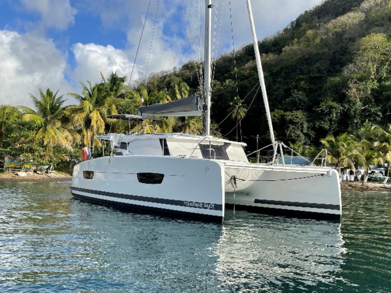 Hire a Fountaine Pajot Isla 40 Pointe-à-Pitre