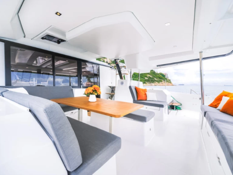 Catamaran hire in Le Marin - Fountaine Pajot Tanna 47