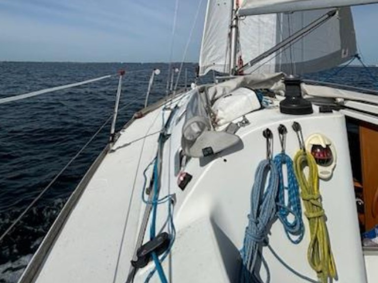 Yacht charter Arzon - 4 First 31.7 on SamBoat