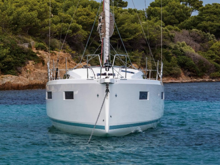 Sailboat to hire Arzon at the best price