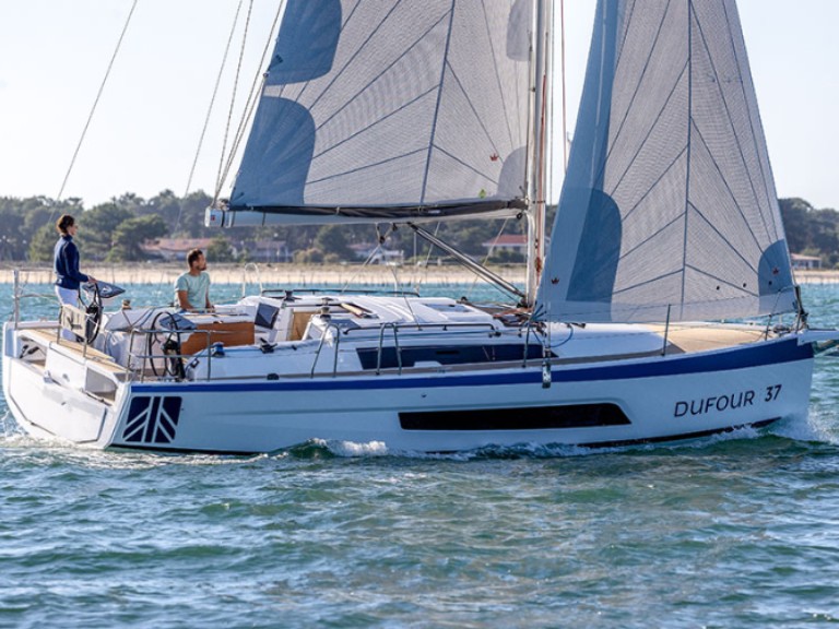 Sailboat to hire Arzon at the best price