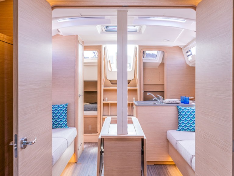 Yacht charter Arzon - 74 DUFOUR 37 on SamBoat