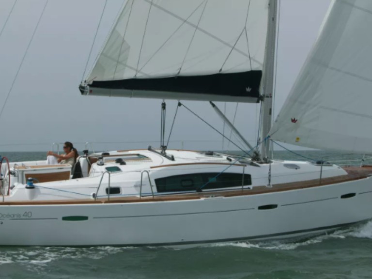 Sailboat hire in Arzon - 4 OCEANIS 40