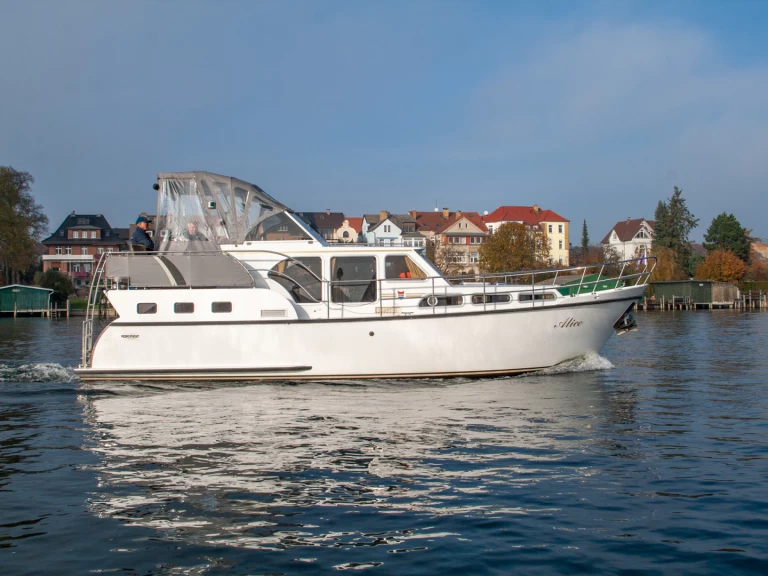 Charter a Pedro Skiron 35 AK in Röbel on Samboat