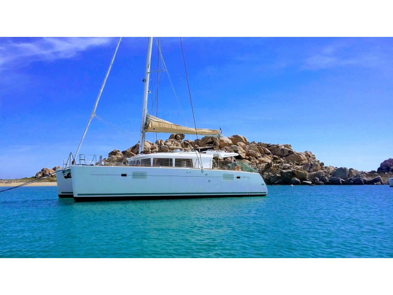 Catamaran to hire Marseille at the best price