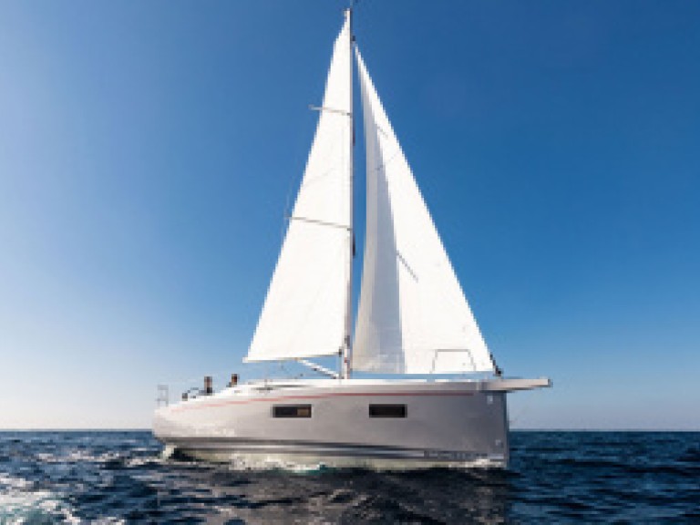 Yacht charter Arzon - OCEANIS 34.1 PTE OCEANIS 34.1 PTE on SamBoat