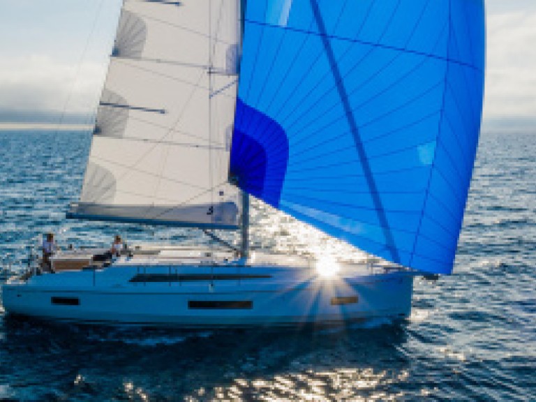 Charter a OCEANIS 40.1 OCEANIS 40.1 in Arzon on Samboat