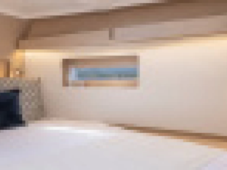 Sailboat to hire Arzon at the best price