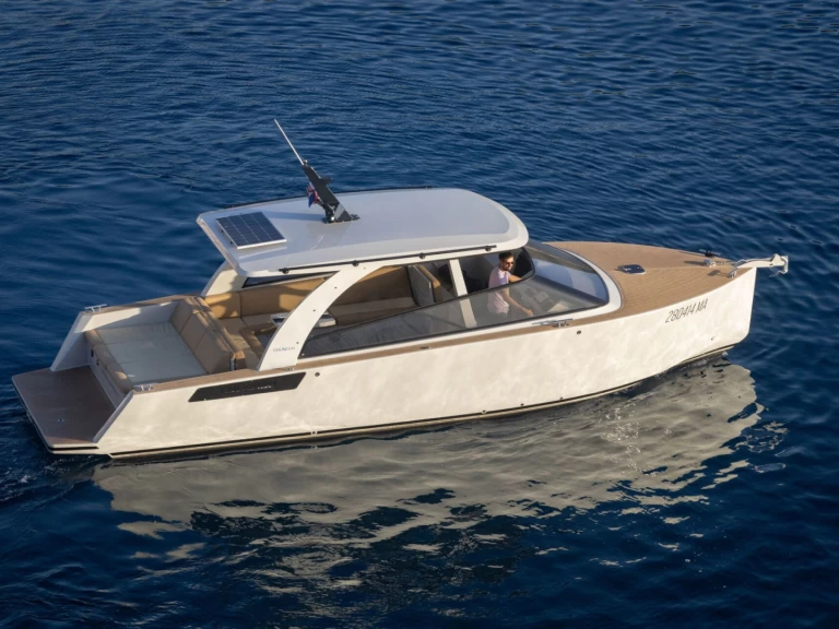 Charter a Colnago Colnago 33 in Split on Samboat