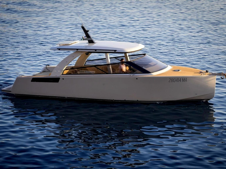 Hire Motorboat Colnago with a boat licence