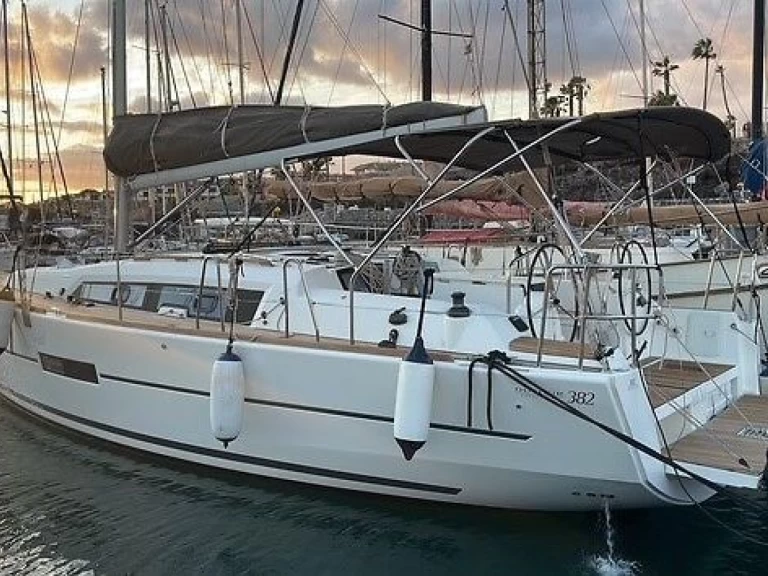 Charter a Dufour Dufour 382 Grand Large in Santa Cruz de Tenerife on Samboat