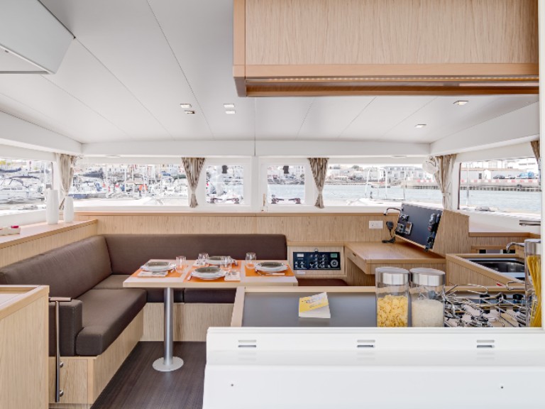 Yacht charter Ajaccio - Lagoon Lagoon 400 on SamBoat