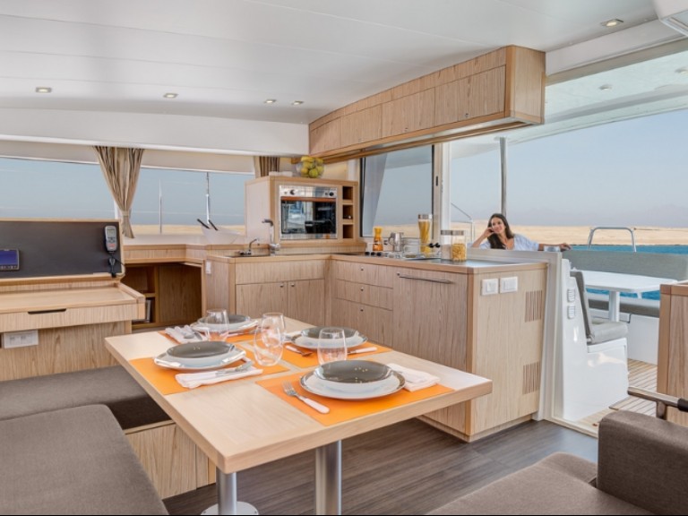 Hire a Lagoon Lagoon 400 Ajaccio