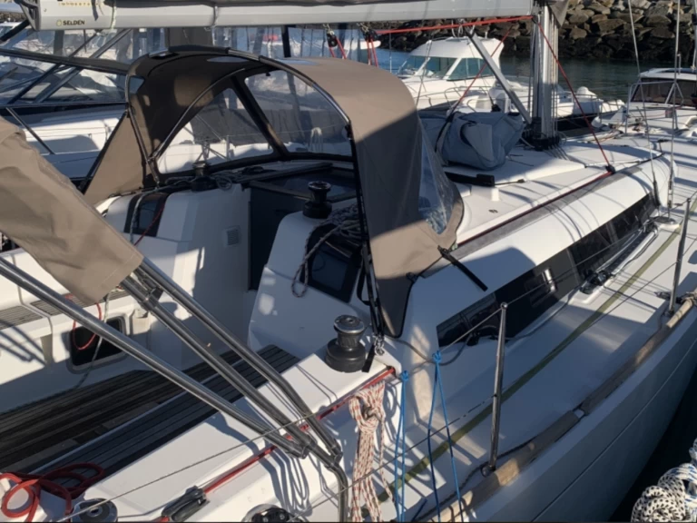 Yacht hire La Rochelle cheap Sun Odyssey 379 Dl