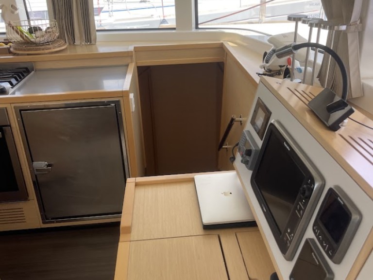 Hire a Lagoon Lagoon 52 F Marina (City)