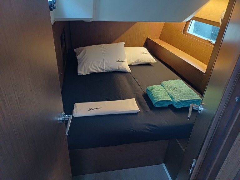 Sailboat to hire Gouvia at the best price