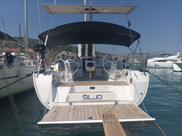 Hire Sailboat Bavaria with a boat licence