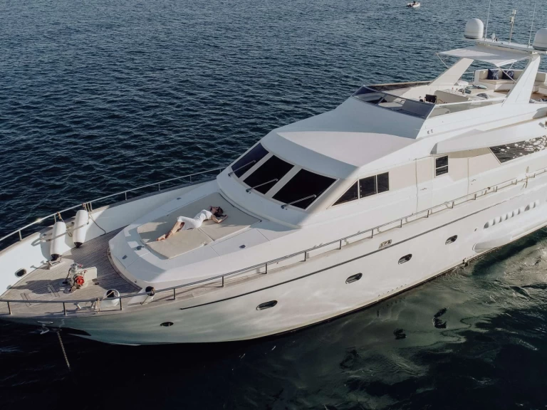 Hire Luxury Yacht with or without skipper Versilcraft Brindisi