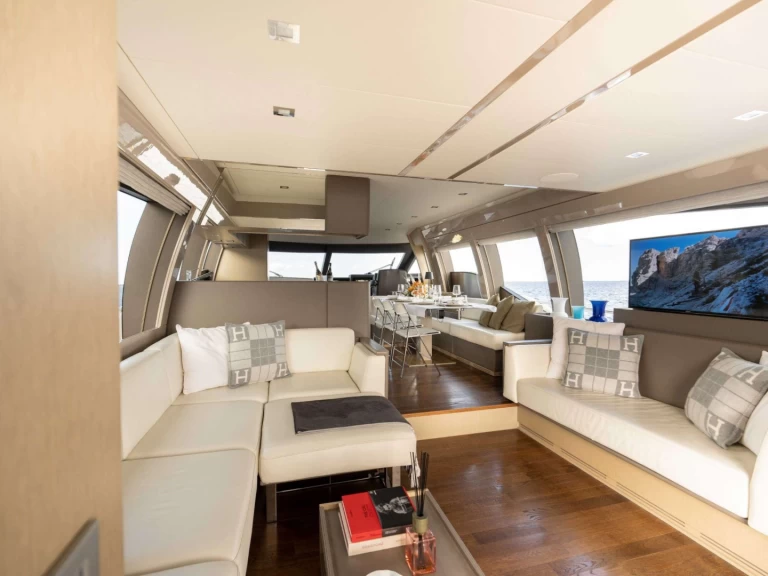 Luxury Yacht to hire Naples at the best price