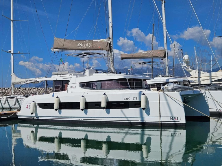 Yacht hire Naples cheap Agatirno
