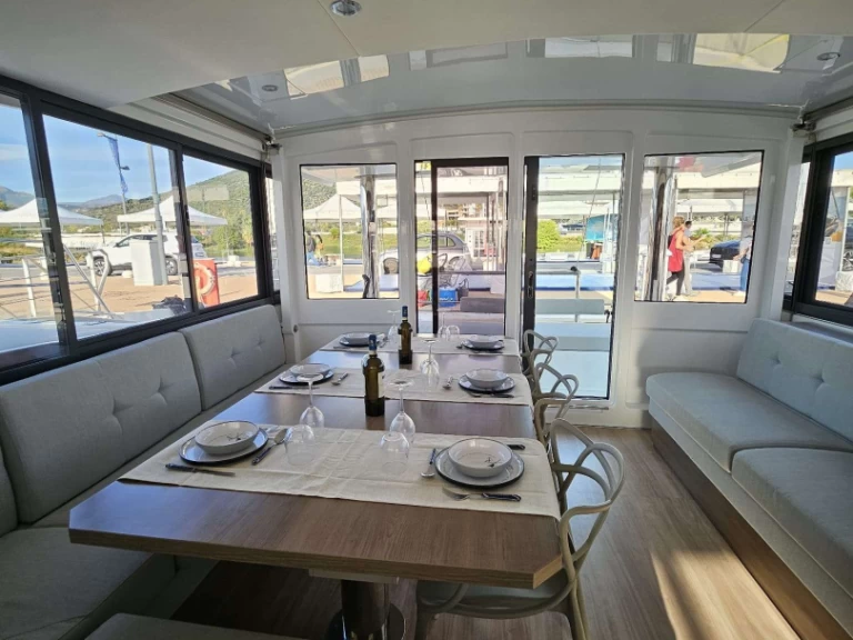 Luxury Yacht hire in Naples - Bali Catamarans Agatirno