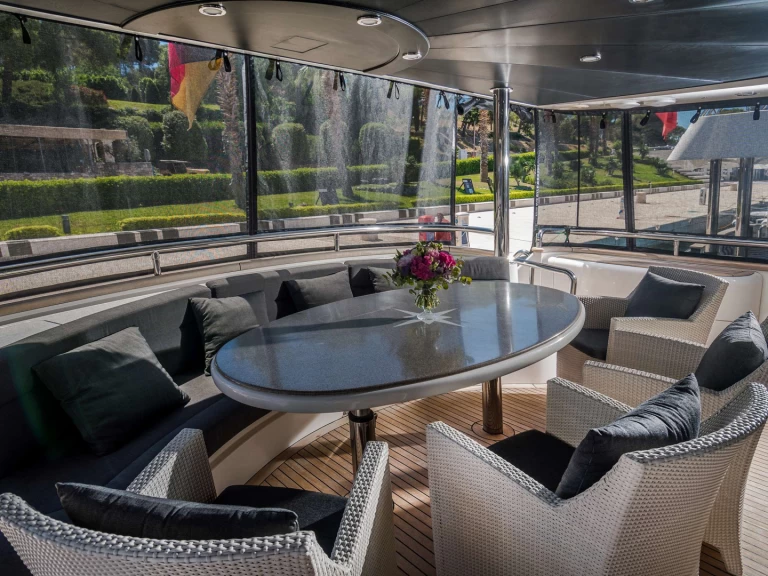 Luxury Yacht to hire Maslinica at the best price