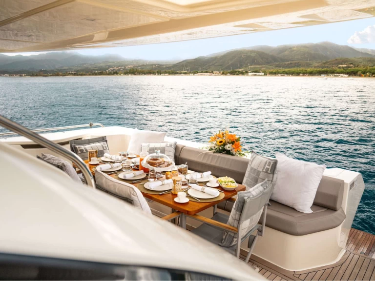 Hire Luxury Yacht Ferretti with a boat licence