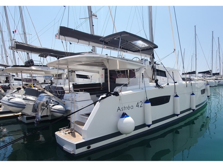 Yacht charter Seget Donji - Fountaine Pajot Astrea 42 on SamBoat