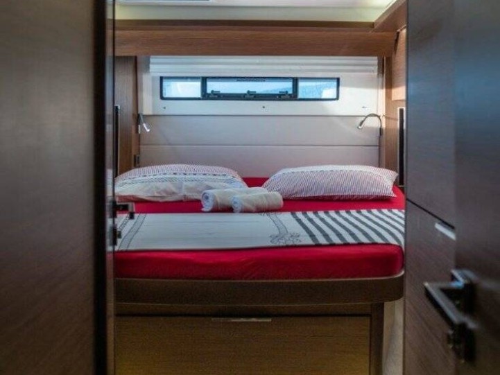Catamaran to hire Marina (City) at the best price
