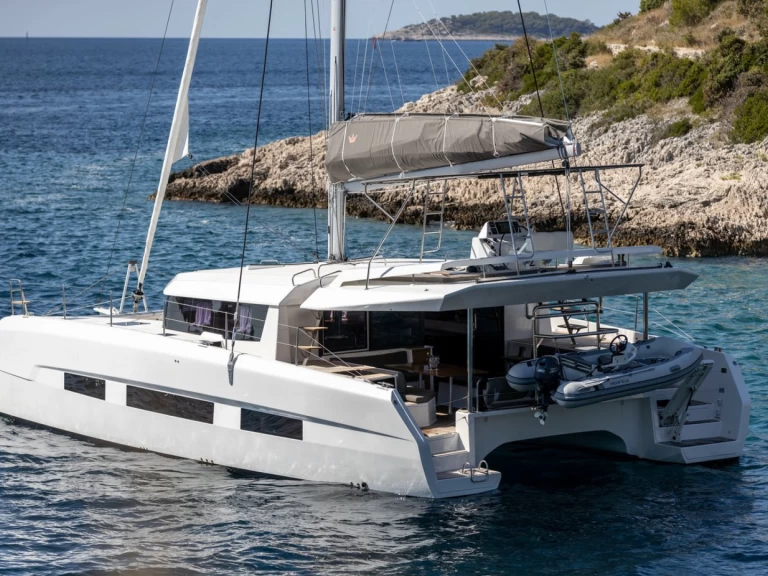 Hire Catamaran Dufour with a boat licence