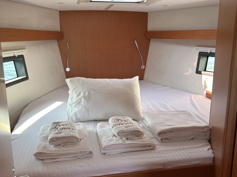 Charter a Bavaria Bavaria C42 in Göcek on Samboat