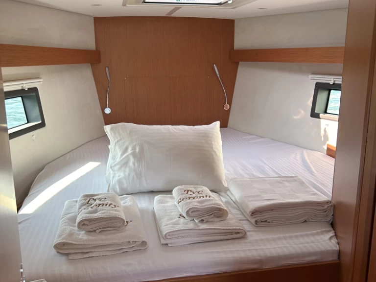 Charter a Bavaria Bavaria C42 in Göcek on Samboat