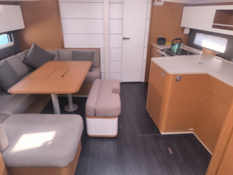 Sailboat to hire Adaköy at the best price