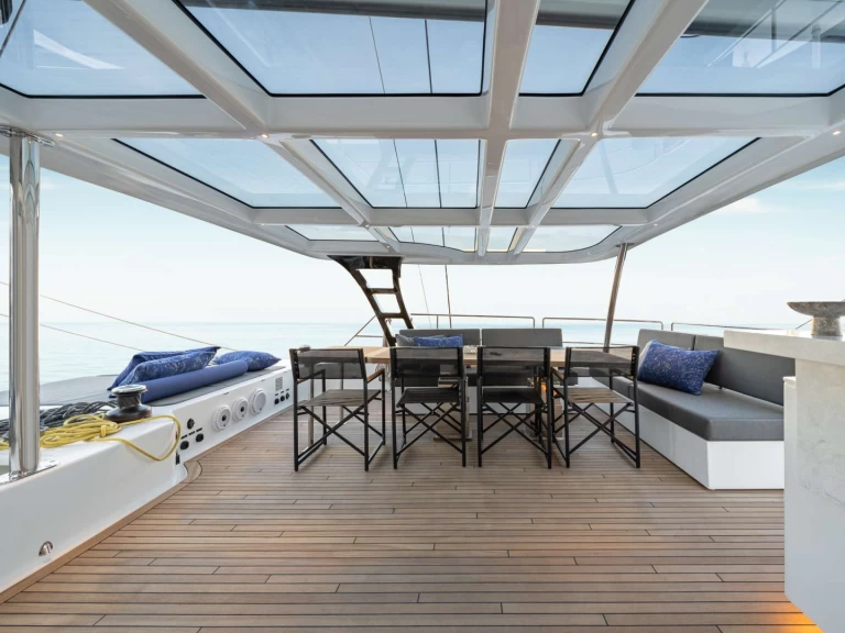 Hire Luxury Yacht Sunreef with a boat licence