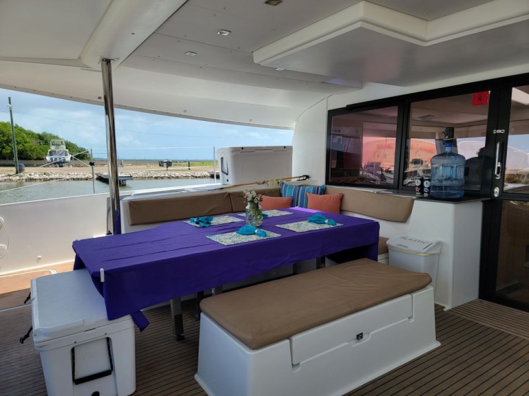 Hire Catamaran Fountaine Pajot with a boat licence
