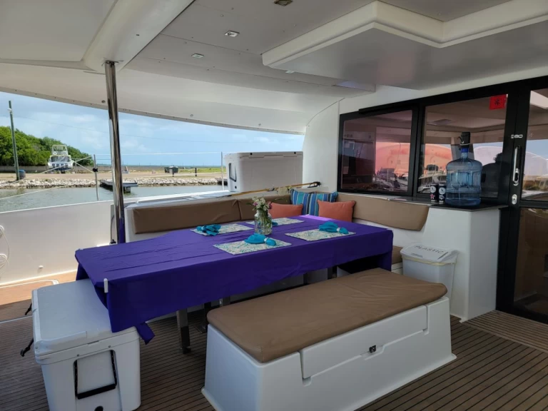 Hire Catamaran Fountaine Pajot with a boat licence