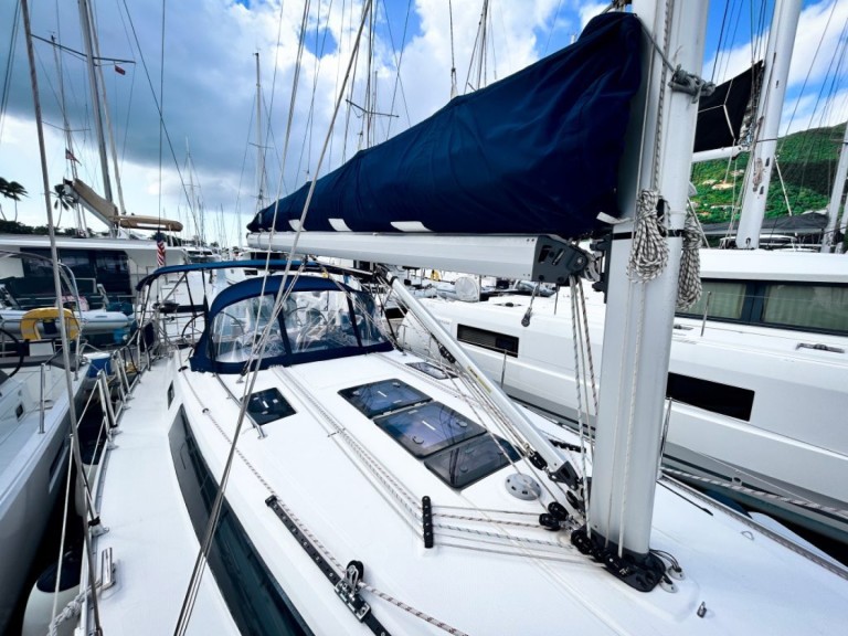Yacht hire Road Town cheap Bavaria 37 - 2 cab.