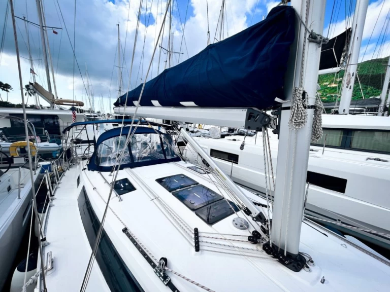 Yacht hire Road Town cheap Bavaria 37