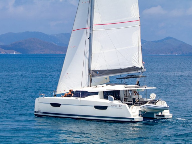 Hire Catamaran Fountaine Pajot with a boat licence