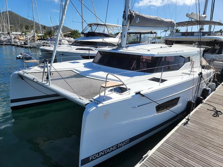 Yacht hire Road Town cheap Isla 40