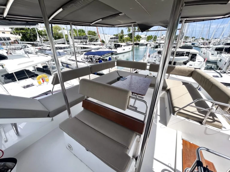 Catamaran to hire Road Town at the best price