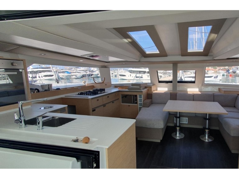 Catamaran to hire Seget Donji at the best price