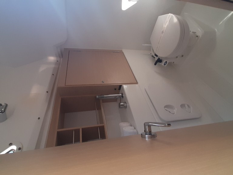 Yacht hire Split cheap Oceanis 30.1