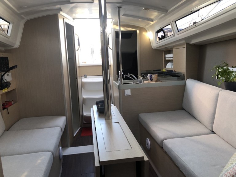 Sailboat hire in Split - Bénéteau Oceanis 30.1