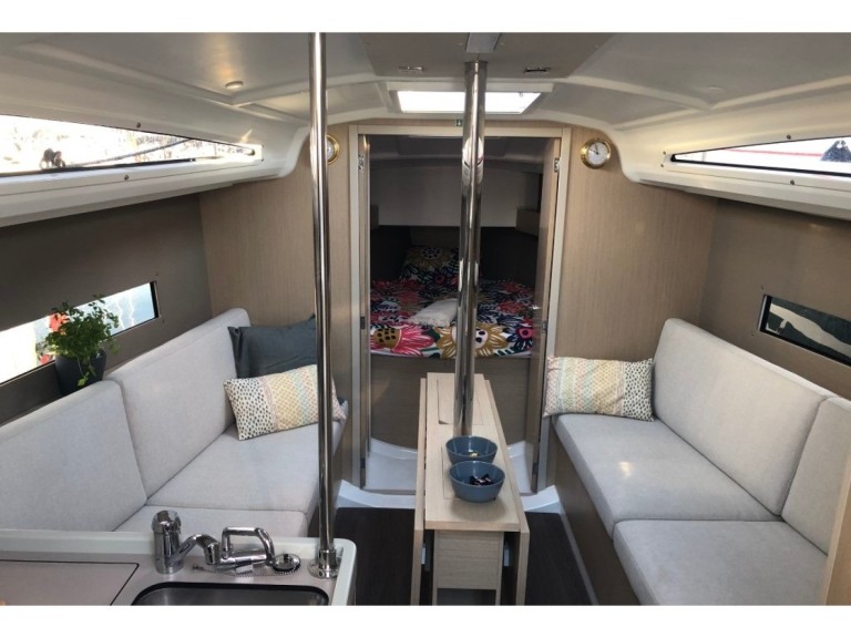 Hire Sailboat Bénéteau with a boat licence